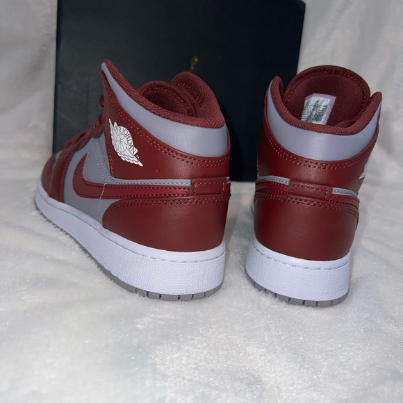 Jordan 1 Mid - Cherrywood Red/White/Cement Grey - Size: 5Y (Youth) / 7 Women’s - Picture 4 of 7